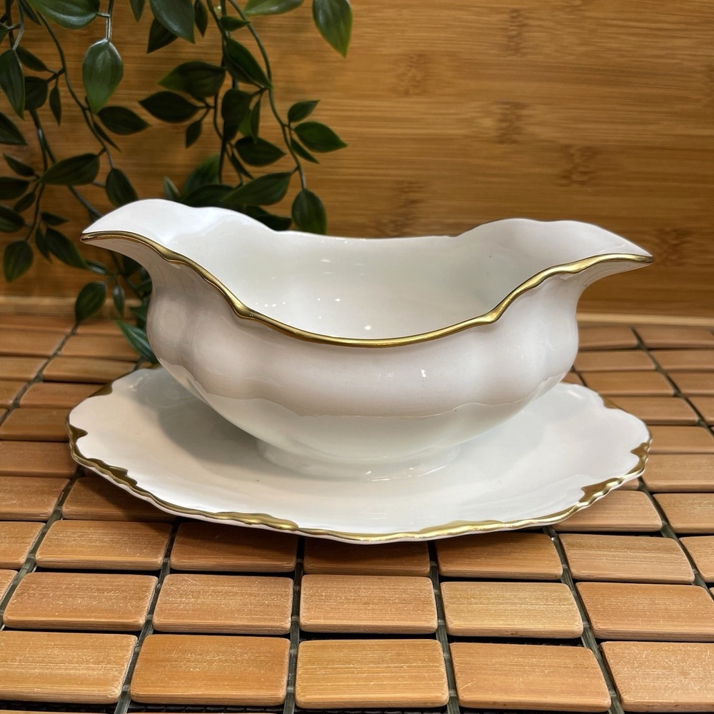 Vtg Johnson Brothers Chantilly Gold Gravy Boat with Attached Underplate England